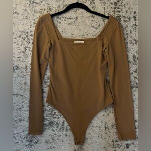 Babaton Contour Squareneck Bodysuit